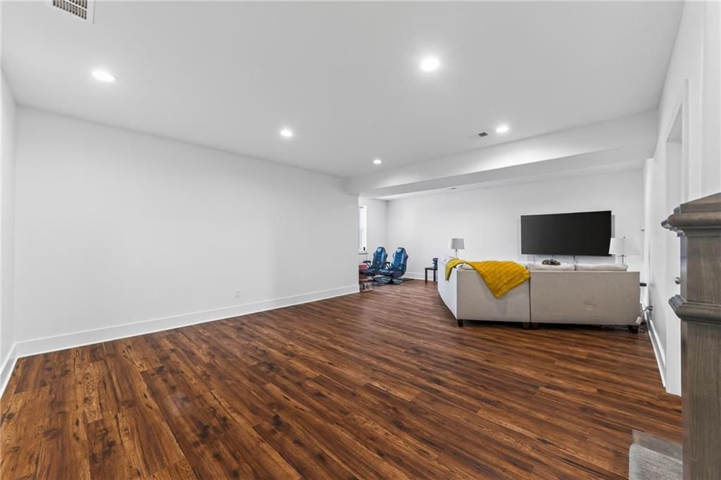 2309 NE Colonnade Avenue — photo 41