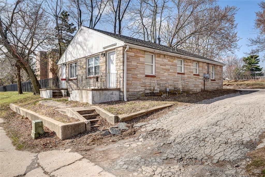 724 N Noland Road — photo 3