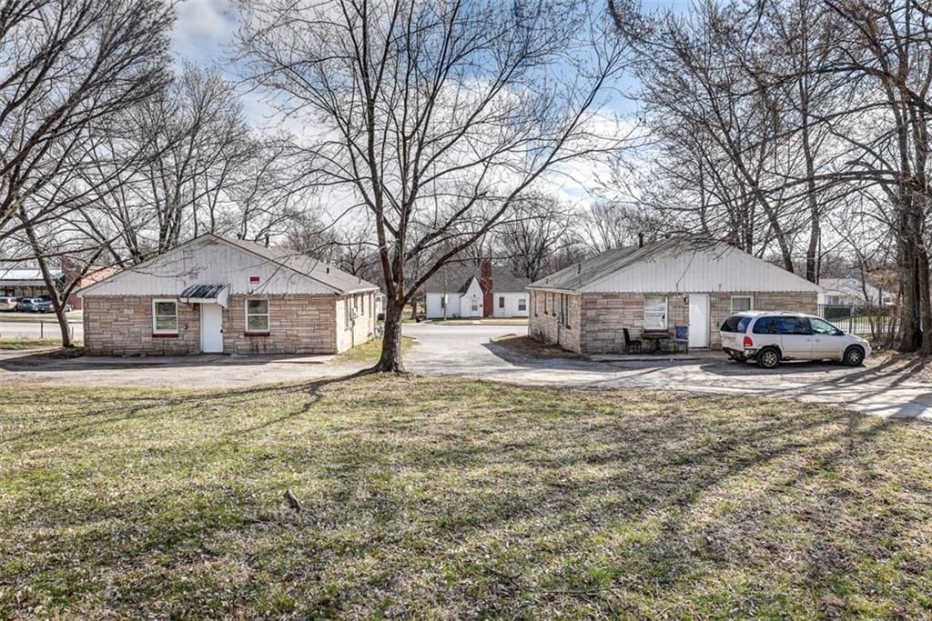 724 N Noland Road — photo 7