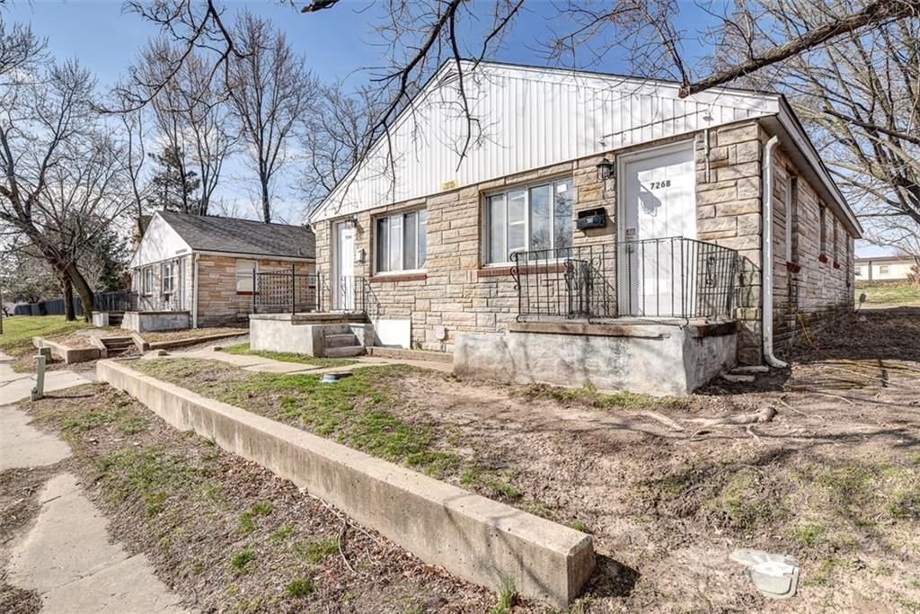 726 N Noland Road — photo 2