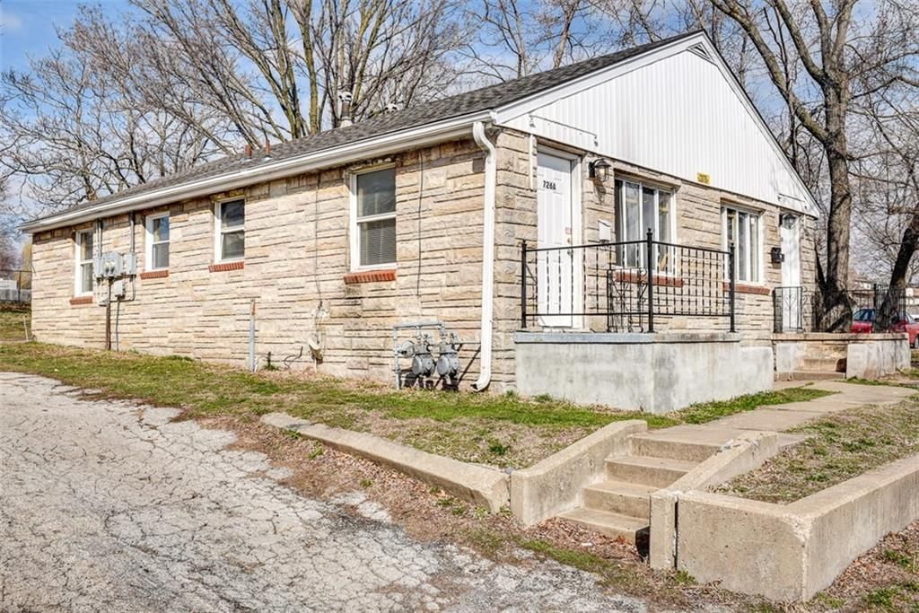 726 N Noland Road — photo 3