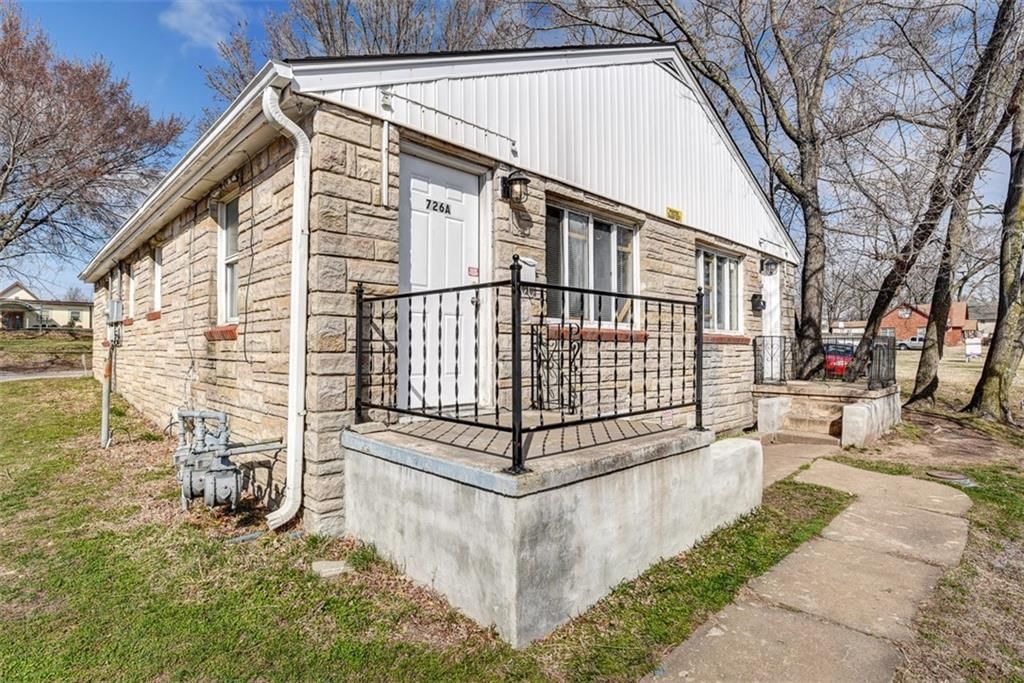 726 N Noland Road — photo 4