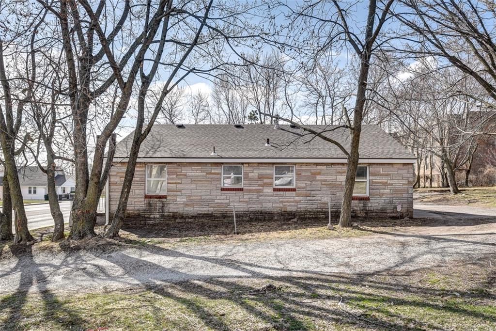 726 N Noland Road — photo 7
