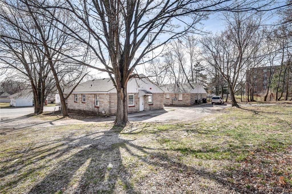 726 N Noland Road — photo 9