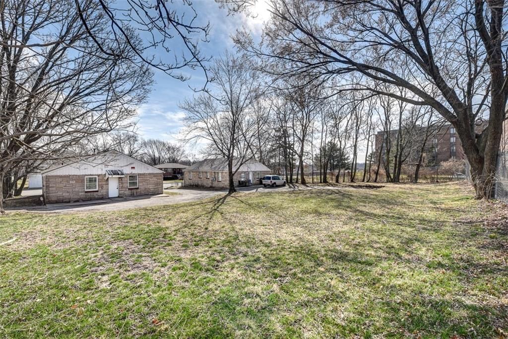 726 N Noland Road — photo 11