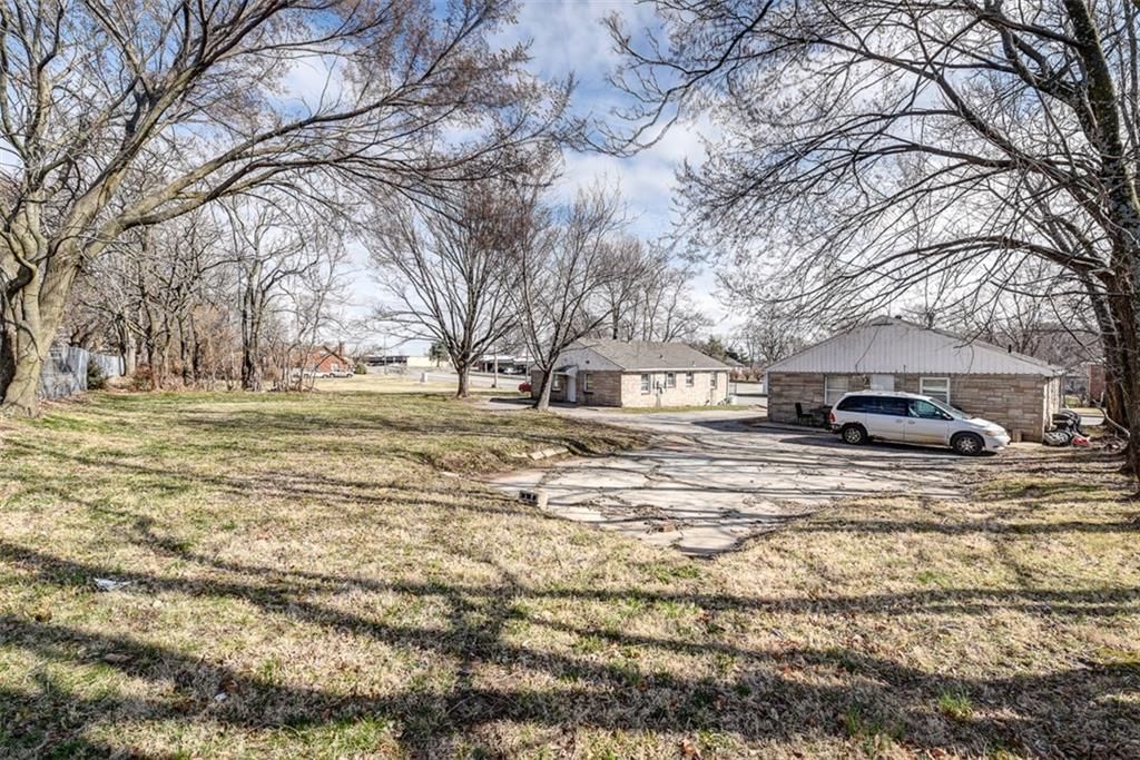 726 N Noland Road — photo 13