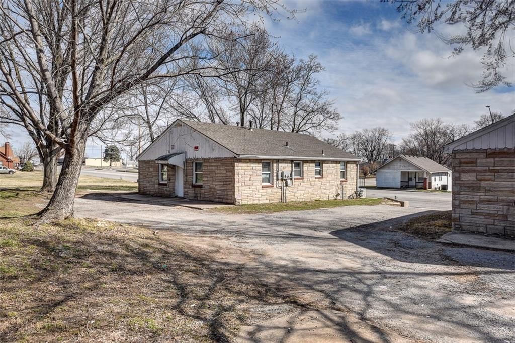 726 N Noland Road — photo 14