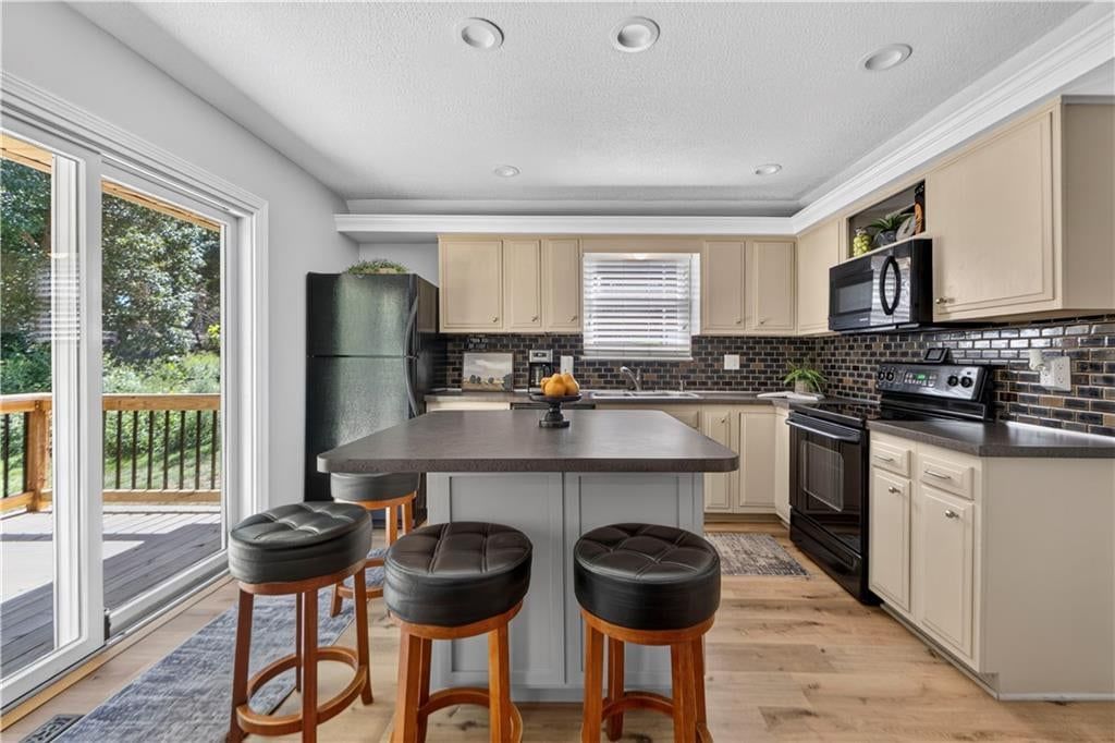 7815 Haskell Avenue — photo 9