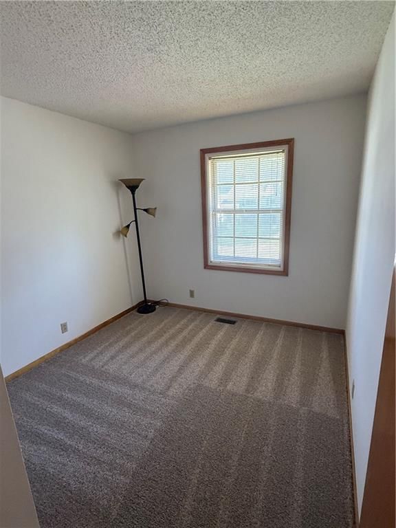 Photo 17 of 26 - 8512 E 91st Street, Kansas City, MO 64138