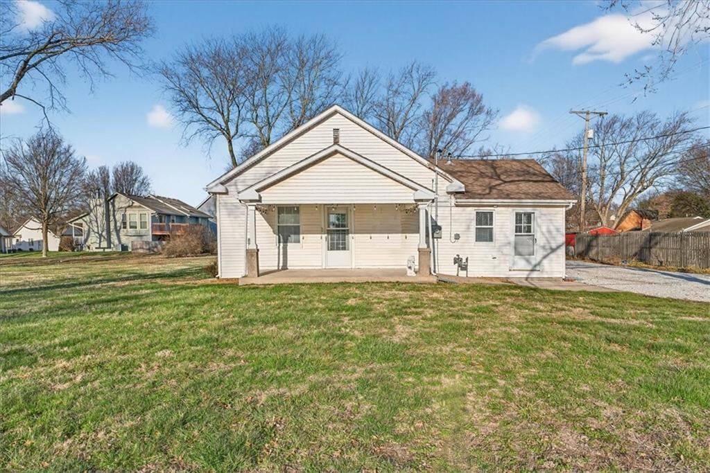 1490 NE Independence Avenue, Lee's Summit, MO: listing photo 3