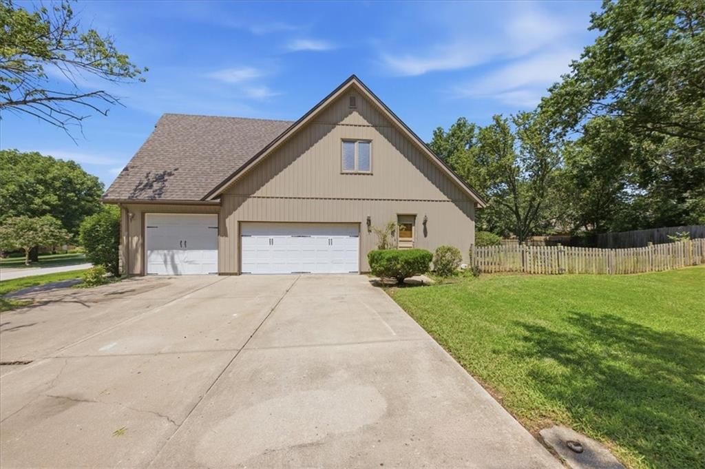 2227 SW Park avenue Circle — photo 32