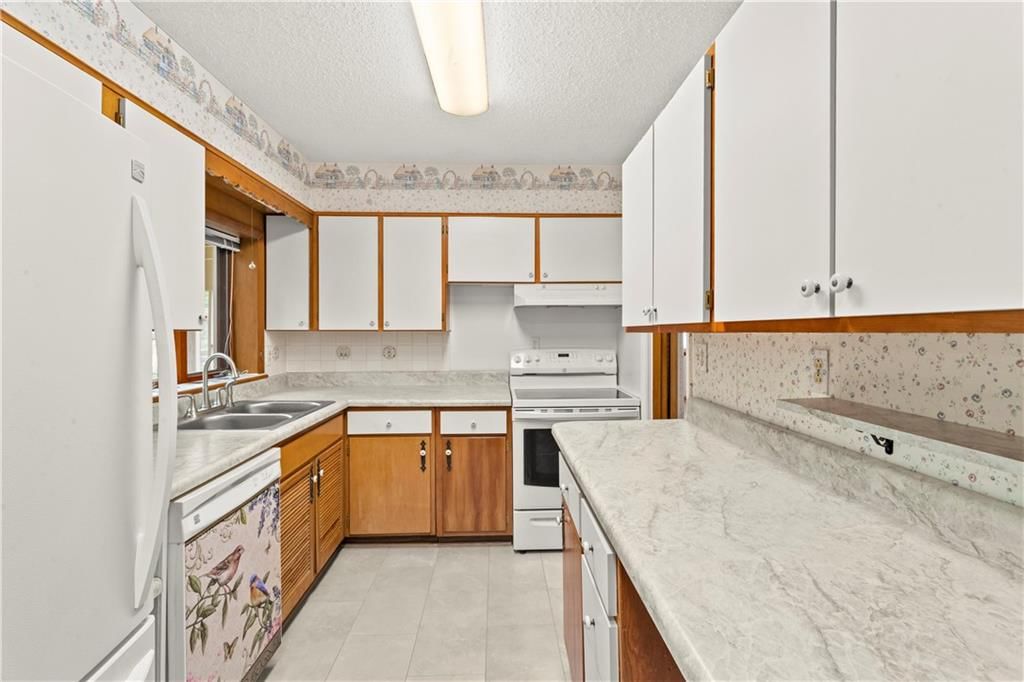 3917 S Spring Street — photo 13