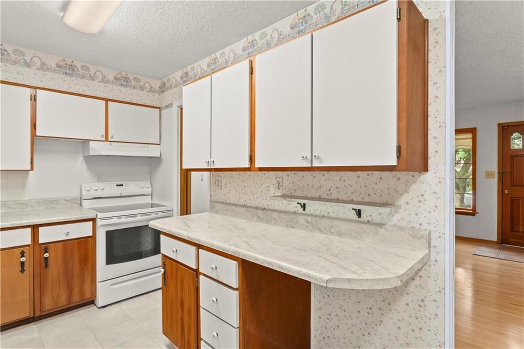 3917 S Spring Street — photo 14