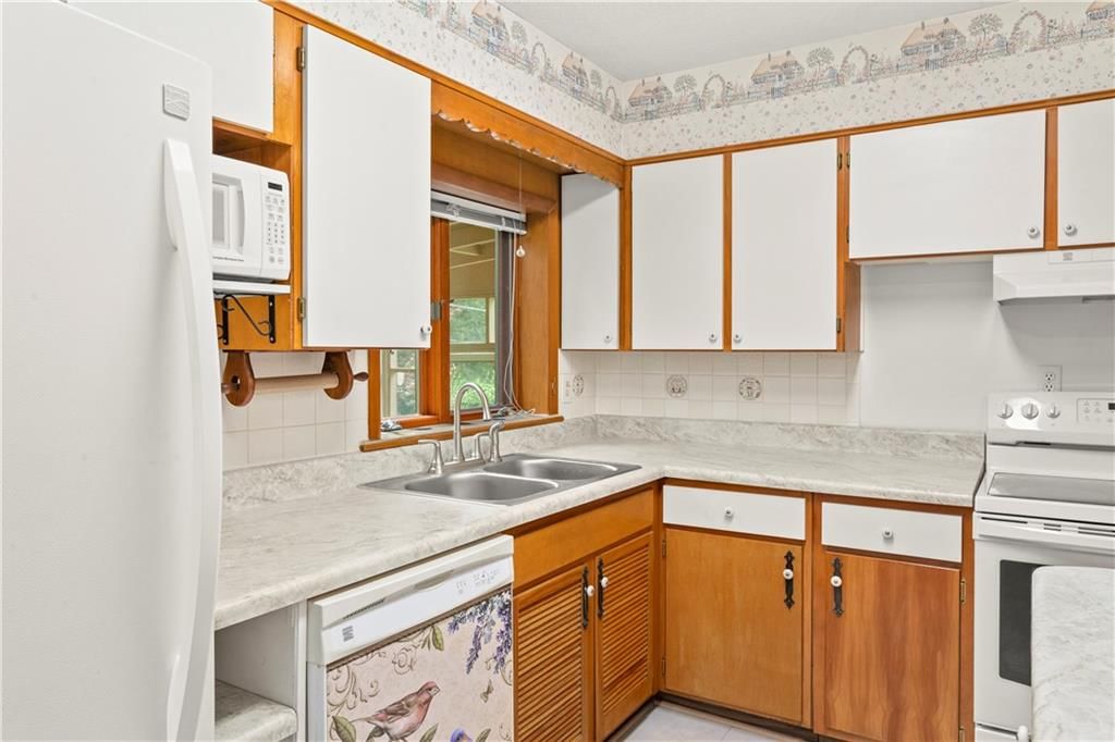 3917 S Spring Street — photo 15