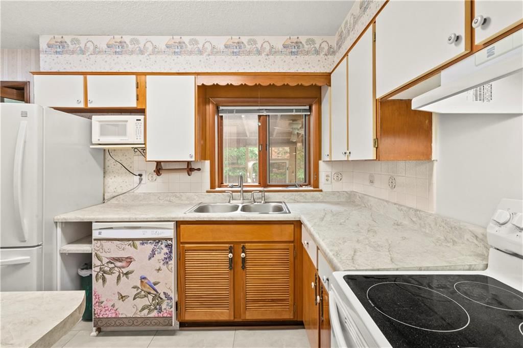 3917 S Spring Street — photo 16