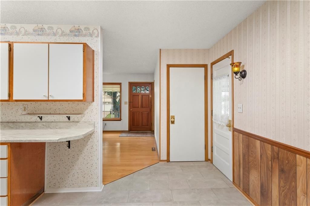 3917 S Spring Street — photo 17