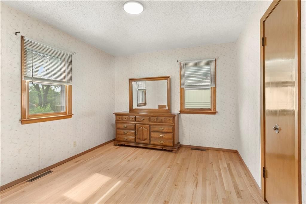 3917 S Spring Street — photo 22