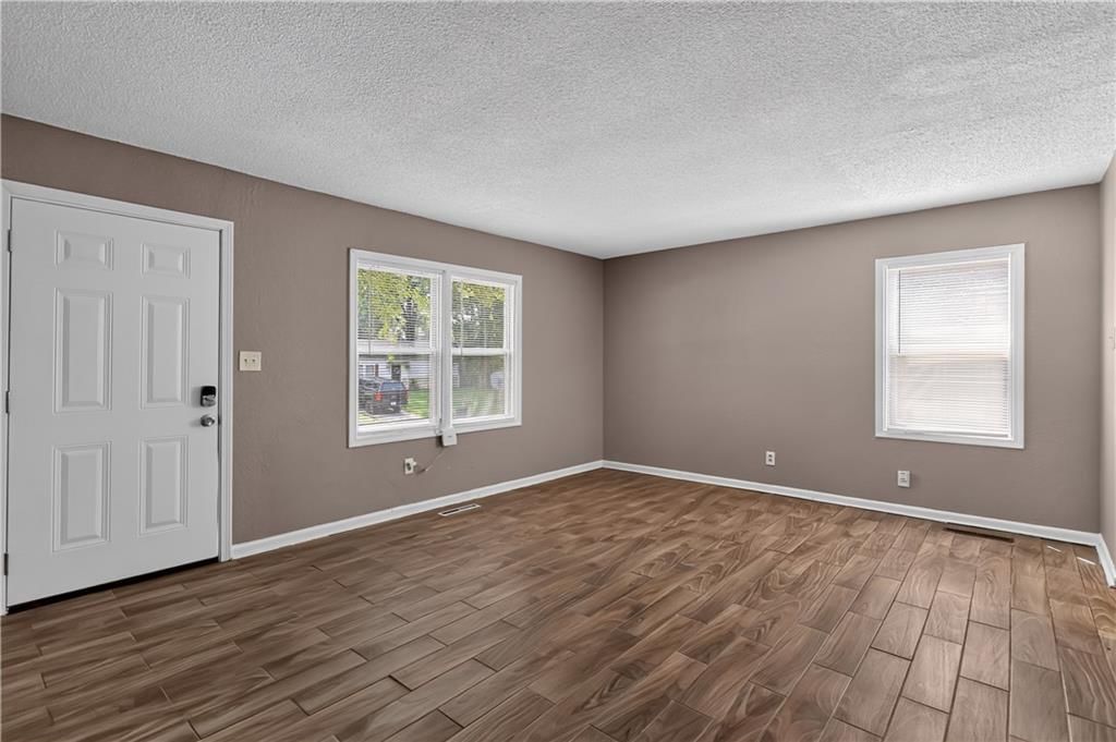 6014 Corona Avenue — photo 7