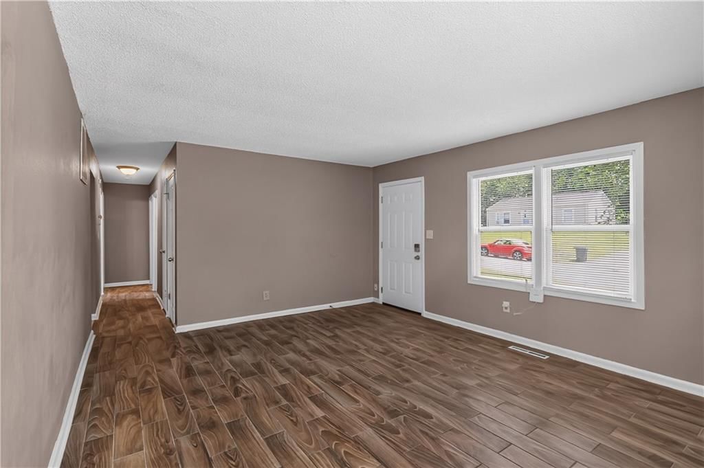 6014 Corona Avenue — photo 9