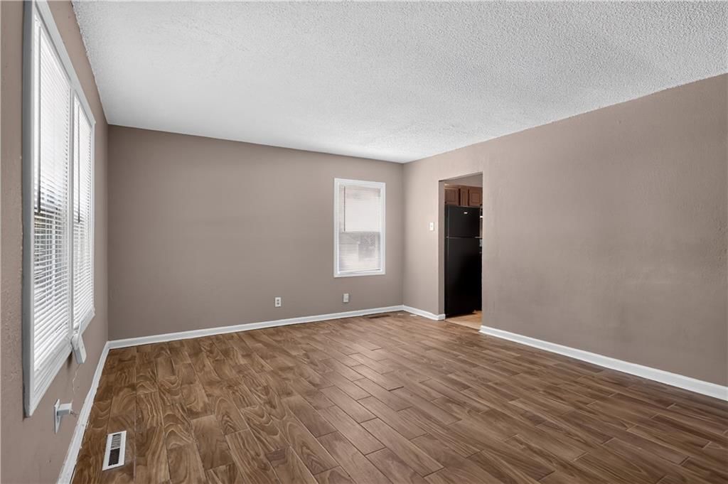 6014 Corona Avenue — photo 10