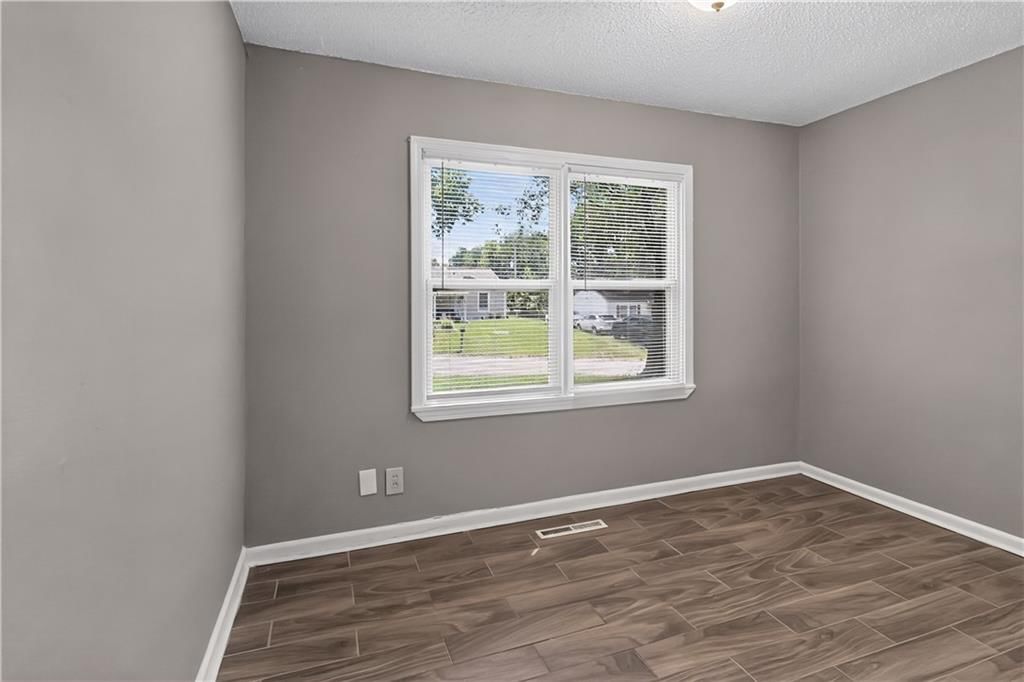 6014 Corona Avenue — photo 22