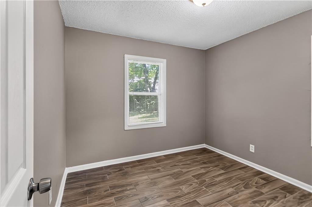 6014 Corona Avenue — photo 24