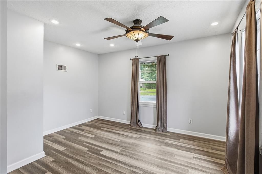 407 N Fairview Avenue — photo 9