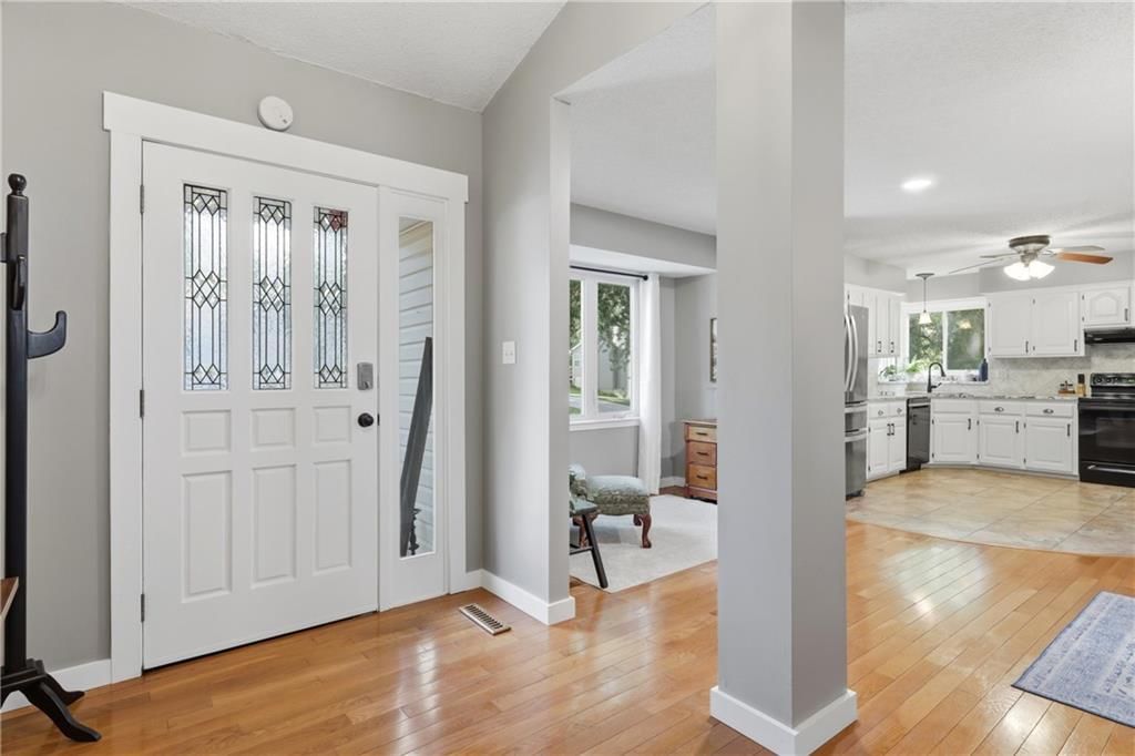 106 SE Williamsburg Drive — photo 2