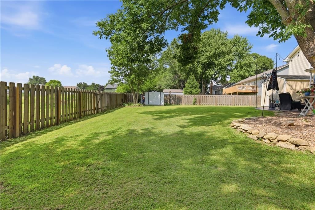 106 SE Williamsburg Drive — photo 33
