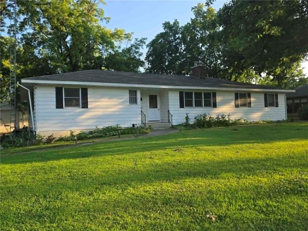 208 E Bodine Avenue, Clinton, MO