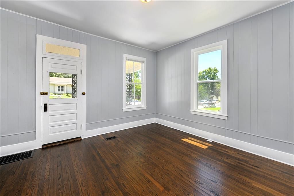 Photo 5 of 40 - 1716 S 5th Street, Leavenworth, KS 66048