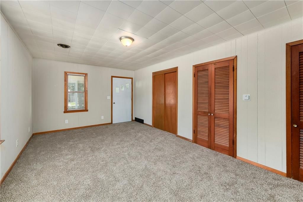 Photo 11 of 40 - 1716 S 5th Street, Leavenworth, KS 66048
