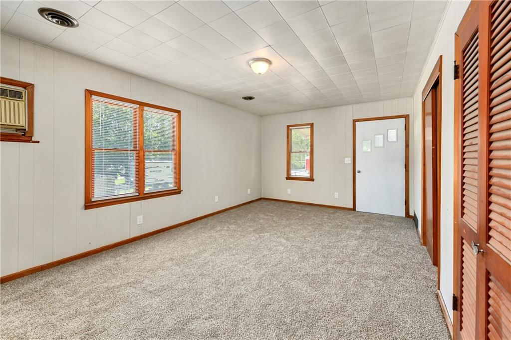 Photo 12 of 40 - 1716 S 5th Street, Leavenworth, KS 66048
