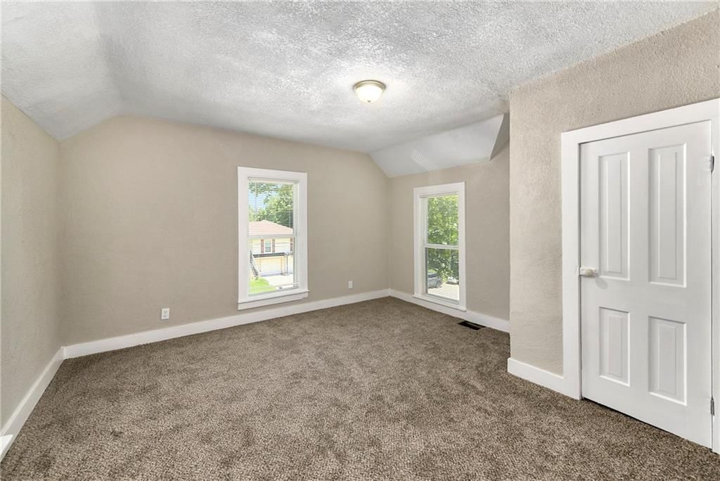 Photo 19 of 40 - 1716 S 5th Street, Leavenworth, KS 66048