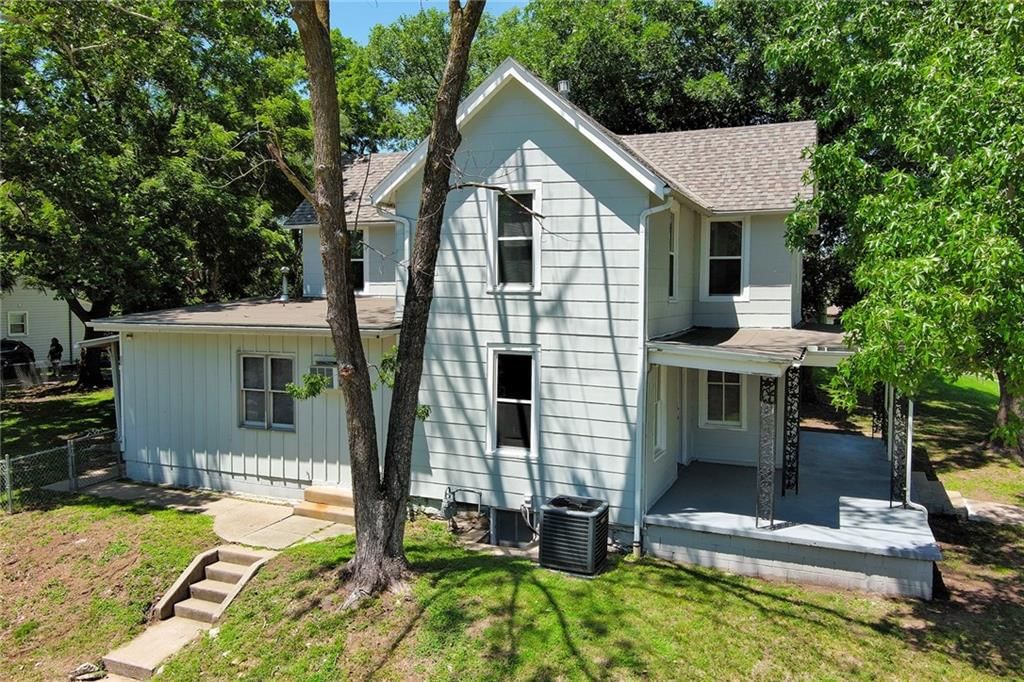 Photo 31 of 40 - 1716 S 5th Street, Leavenworth, KS 66048