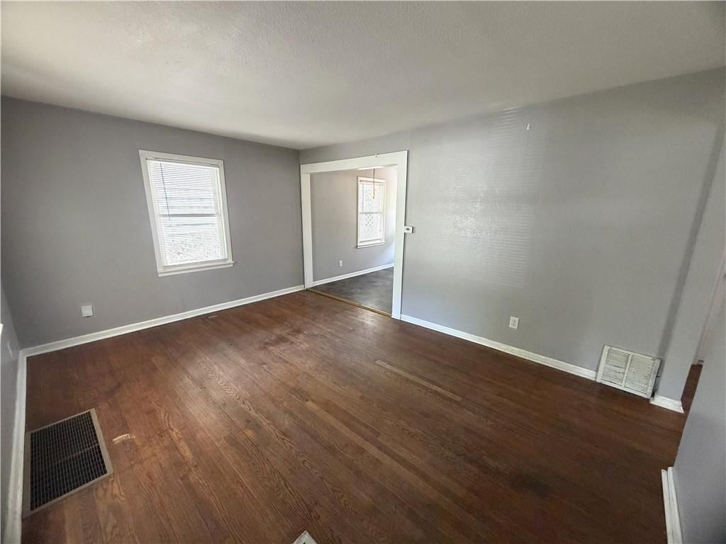 3013 S NORWOOD Avenue — photo 2