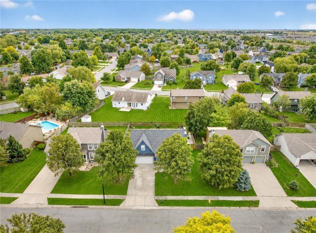 433 W Bluebird Street — photo 2
