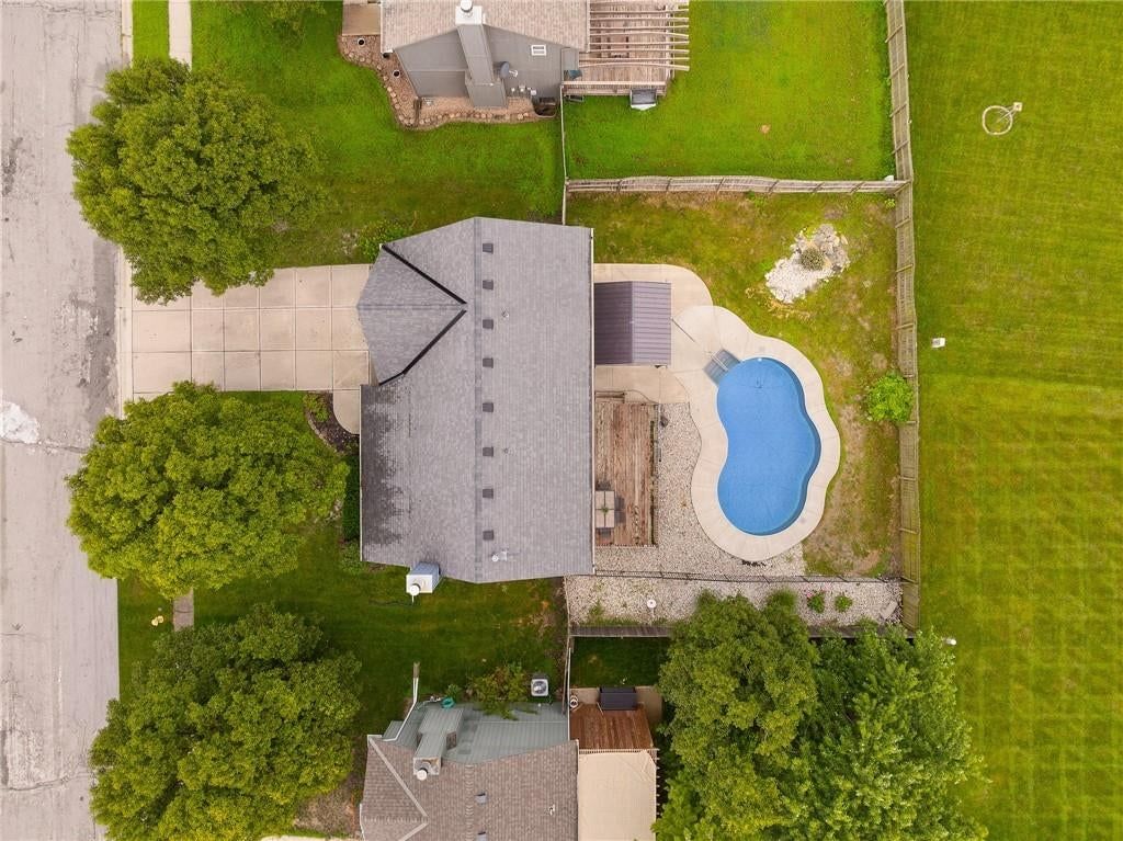 433 W Bluebird Street — photo 22