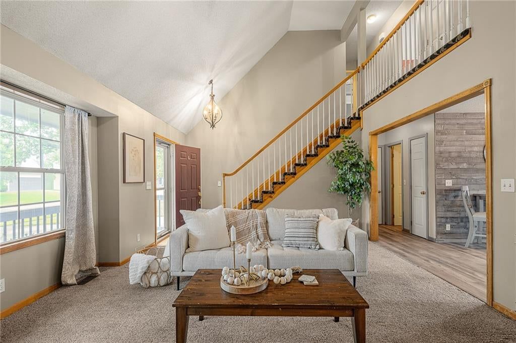 433 W Bluebird Street — photo 32