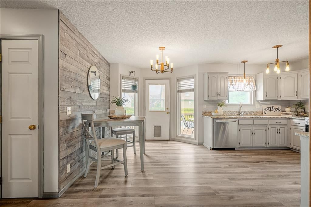 433 W Bluebird Street — photo 33