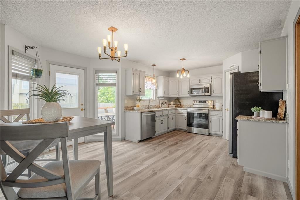 433 W Bluebird Street — photo 36