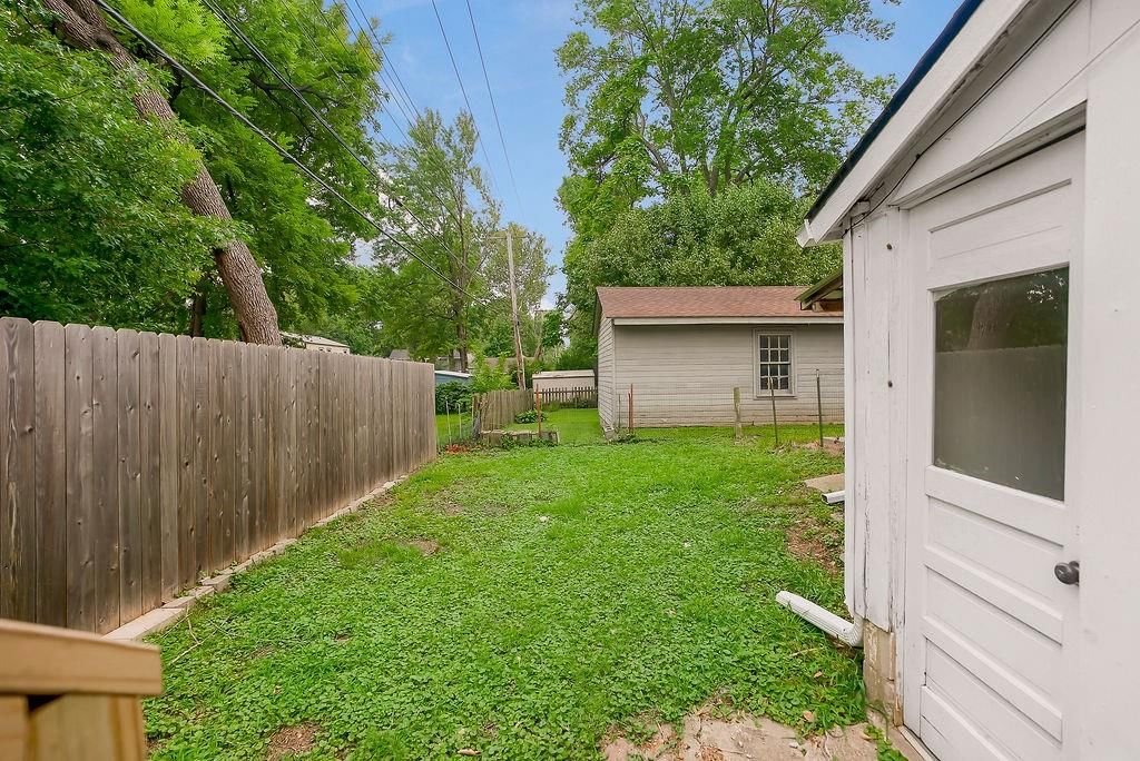 5509 Maple Street — photo 25