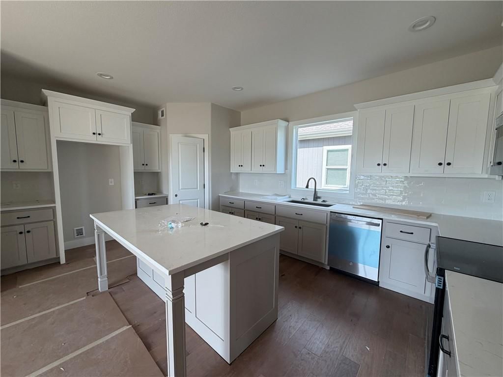 16906 W 164th Terrace — photo 8