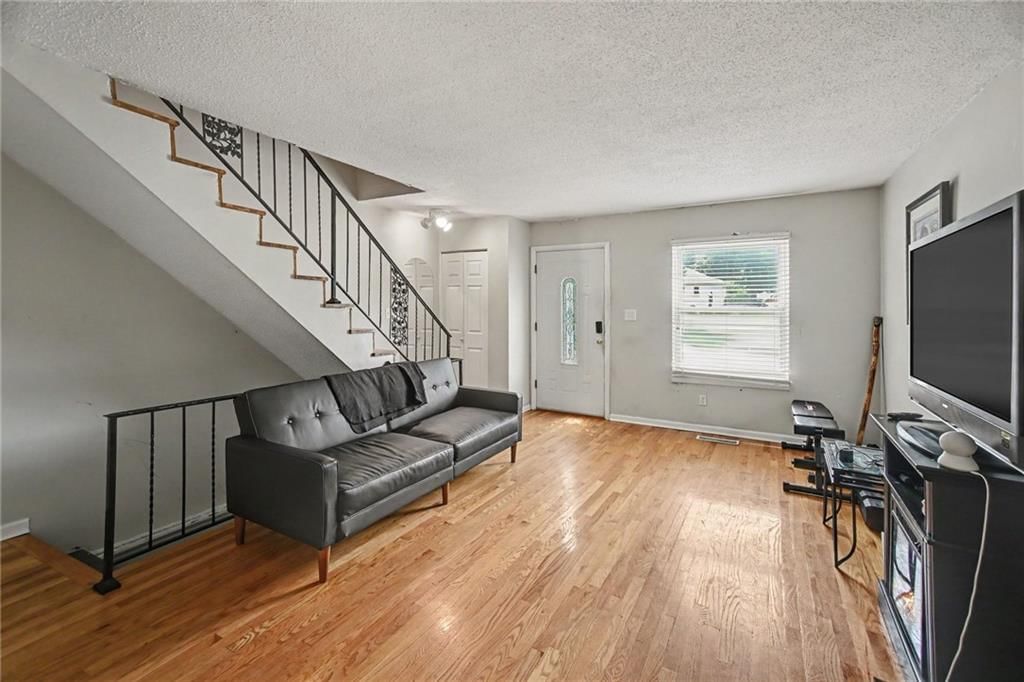 8815 Sycamore Avenue — photo 4