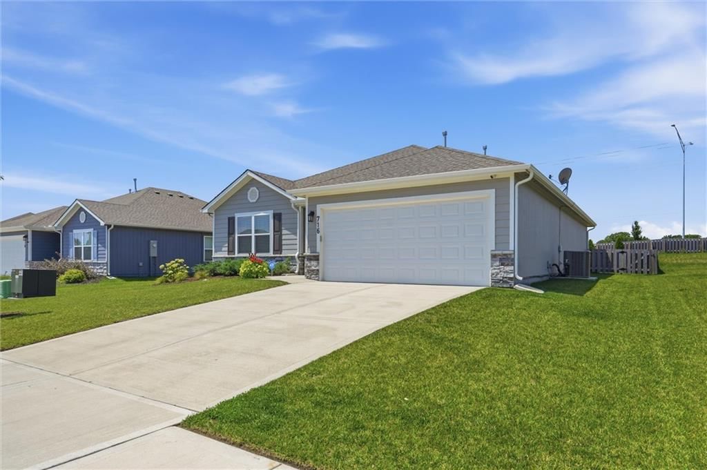 716 Bentley Drive — photo 3