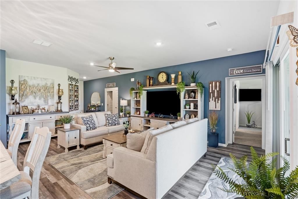 716 Bentley Drive — photo 4