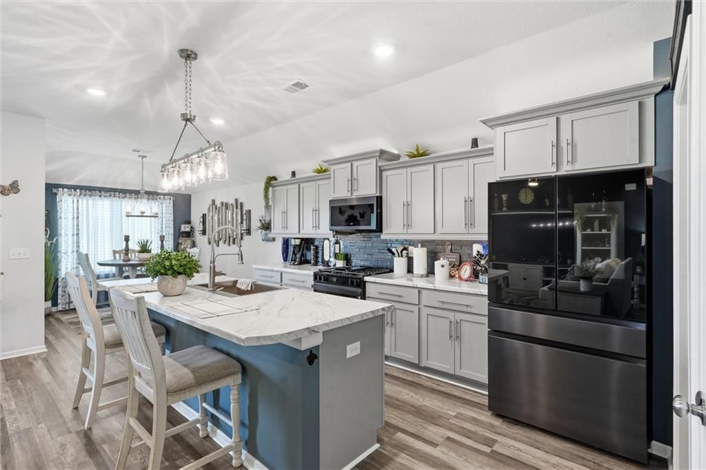 716 Bentley Drive — photo 8