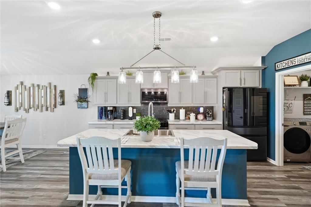 716 Bentley Drive — photo 9