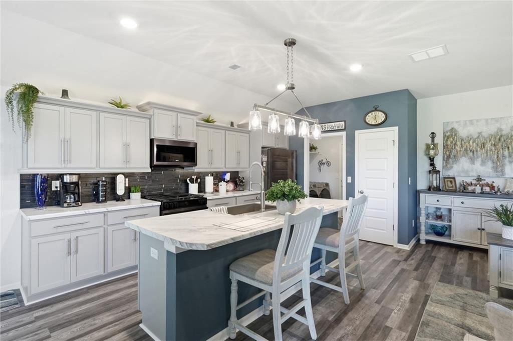 716 Bentley Drive — photo 10