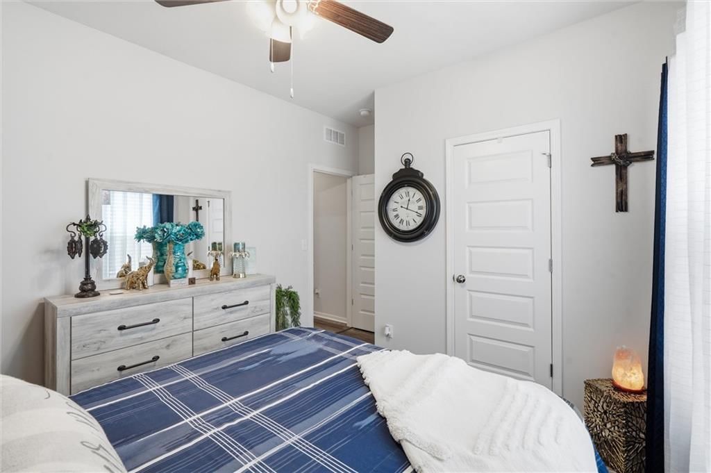 716 Bentley Drive — photo 24